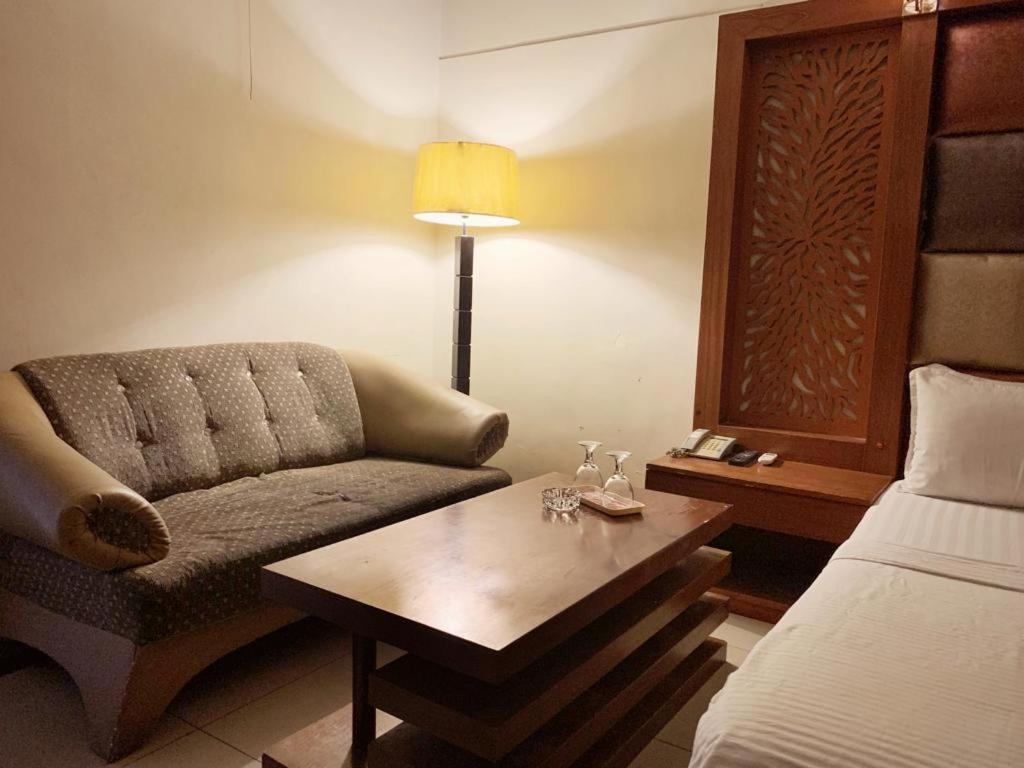 Hotel Multan Exteriér fotografie