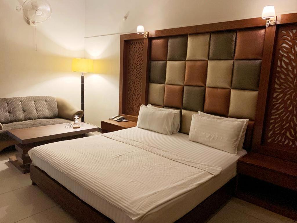 Hotel Multan Exteriér fotografie