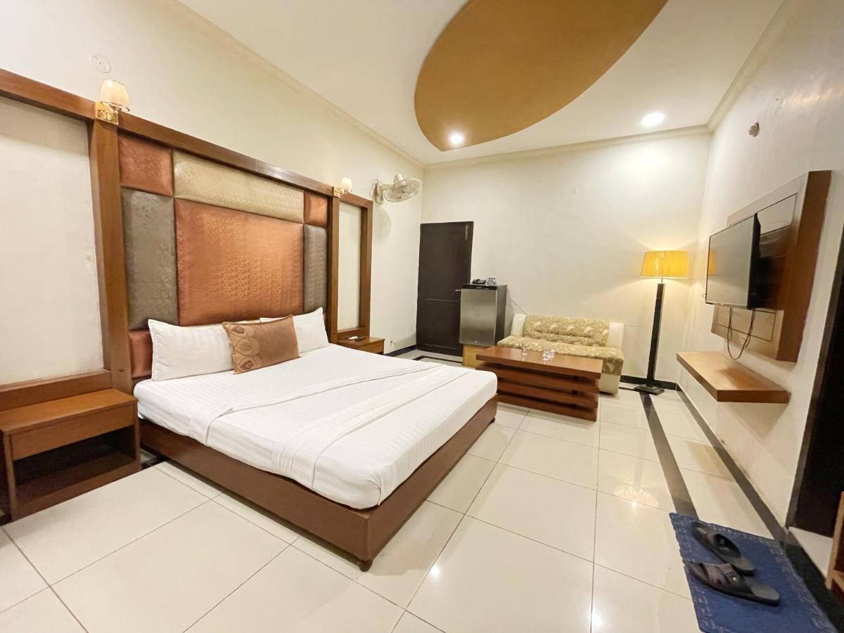 Hotel Multan Exteriér fotografie