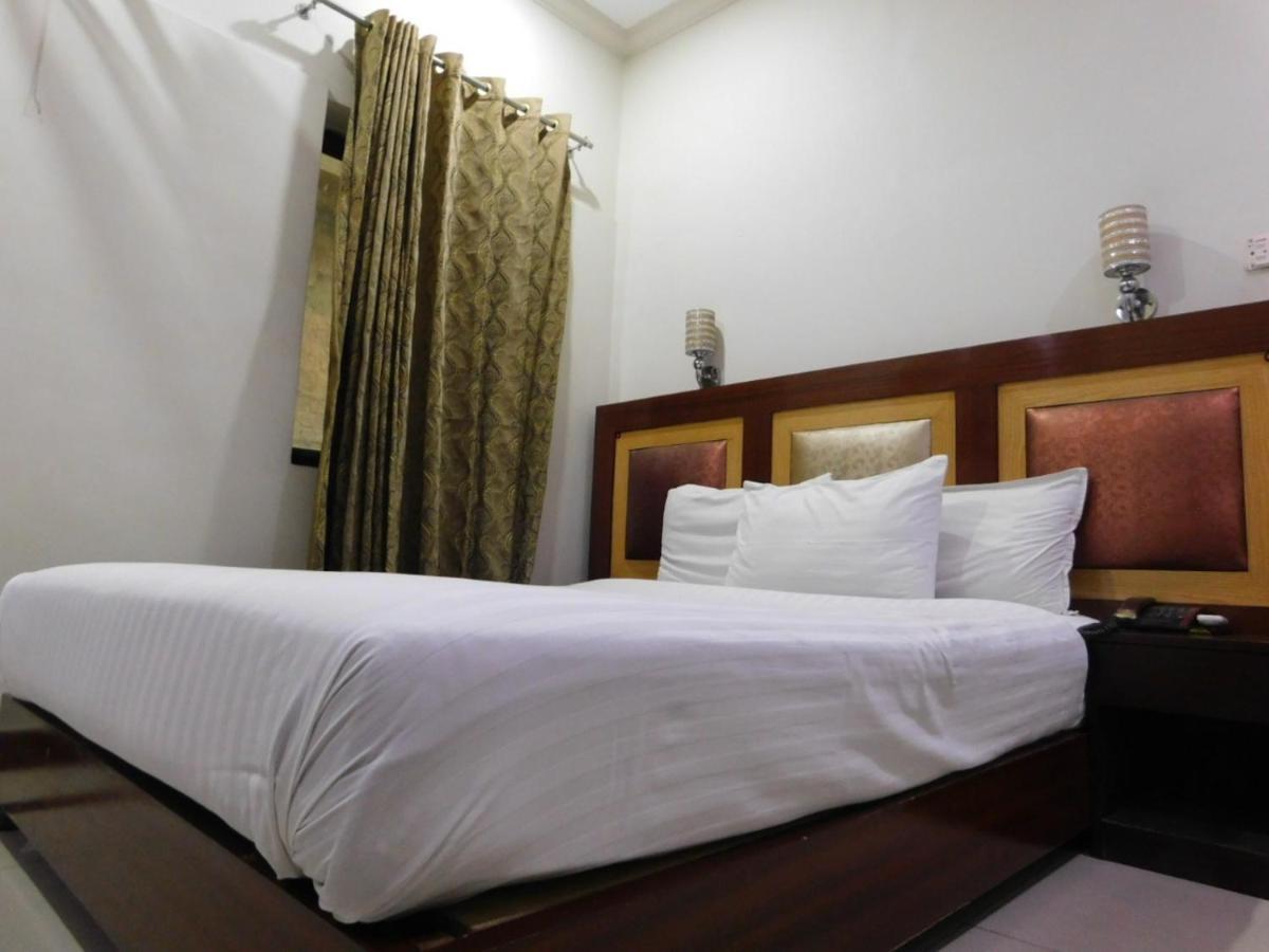 Hotel Multan Exteriér fotografie